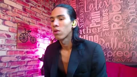 Snapshot of ronymiller_1 chatting on 01/23/25, 03:43 RonyMiller 1 online show from 01/23/25, 03:43