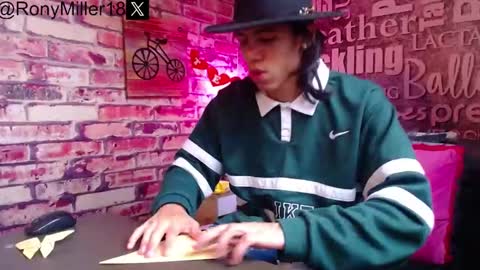 Snapshot of ronymiller_1 chatting on 02/14/25, 05:03 RonyMiller 1 online show from 02/14/25, 05:03