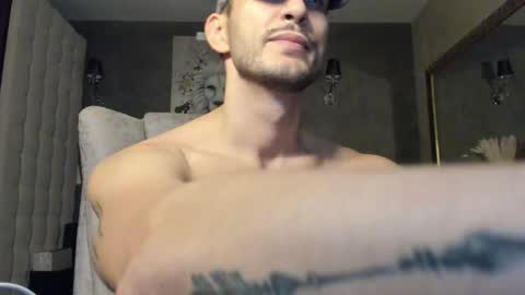 Snapshot of ronythemaster chatting on 01/18/26, 06:23 onlyfans- online show from 01/18/26, 06:23