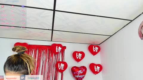 Snapshot of rooxxyy_ chatting on 02/22/25, 12:16    online show from 02/22/25, 12:16