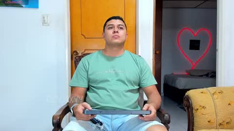 Snapshot of rooxxyy_ chatting on 09/22/25, 12:34    online show from 09/22/25, 12:34