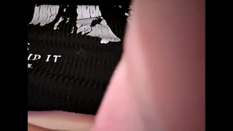 Snapshot of roozzzof chatting on 10/01/25, 02:39 rooz online show from 10/01/25, 02:39