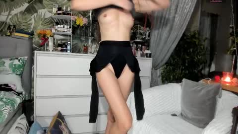 Snapshot of rora_ chatting on 02/22/25, 10:42 Aurora online show from 02/22/25, 10:42