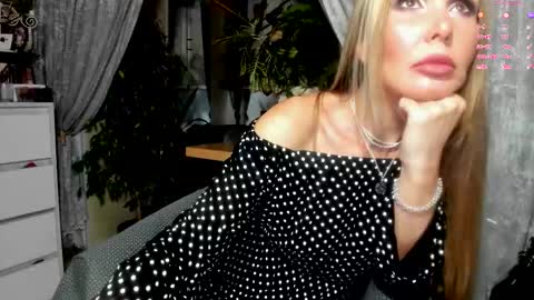 Snapshot of rora_ chatting on 10/20/25, 09:59 Aurora online show from 10/20/25, 09:59