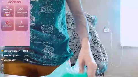 rosa843850 online show from 11/14/25, 12:04