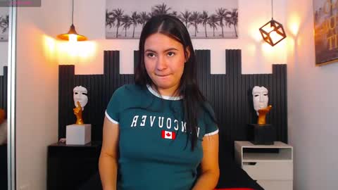 Snapshot of rosaliea chatting on 04/16/26, 09:39 R O S A L I A online show from 04/16/26, 09:39