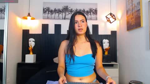 Snapshot of rosaliea chatting on 04/17/26, 08:12 R O S A L I A online show from 04/17/26, 08:12
