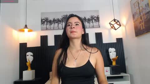 Snapshot of rosaliea chatting on 04/28/26, 08:58 R O S A L I A online show from 04/28/26, 08:58