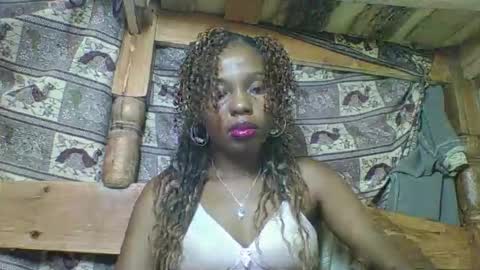Snapshot of rosalinda933 chatting on 04/18/26, 08:31 Rosalinda online show from 04/18/26, 08:31