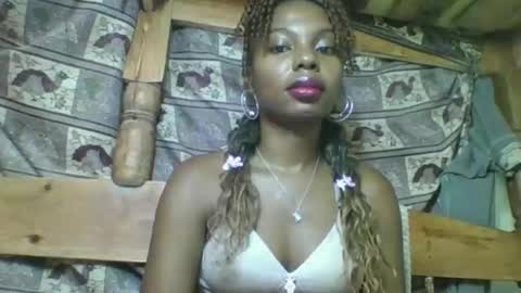 Snapshot of rosalinda933 chatting on 04/19/26, 08:35 Rosalinda online show from 04/19/26, 08:35