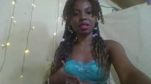 Snapshot of rosalinda933 chatting on 04/21/26, 02:04 Rosalinda online show from 04/21/26, 02:04