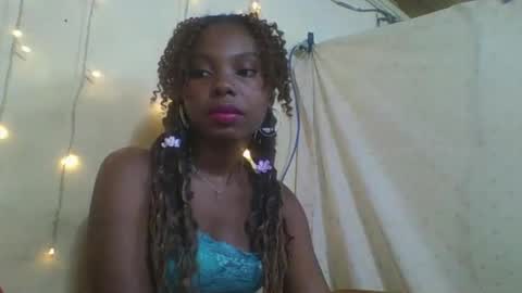 Snapshot of rosalinda933 chatting on 04/21/26, 02:51 Rosalinda online show from 04/21/26, 02:51