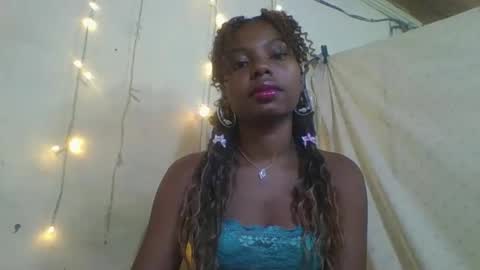 Snapshot of rosalinda933 chatting on 04/21/26, 08:44 Rosalinda online show from 04/21/26, 08:44
