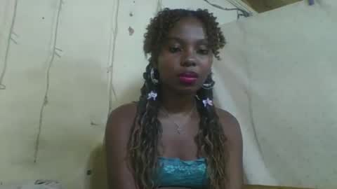 Snapshot of rosalinda933 chatting on 04/22/26, 09:01 Rosalinda online show from 04/22/26, 09:01