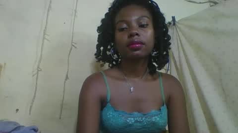 Snapshot of rosalinda933 chatting on 04/22/26, 09:05 Rosalinda online show from 04/22/26, 09:05