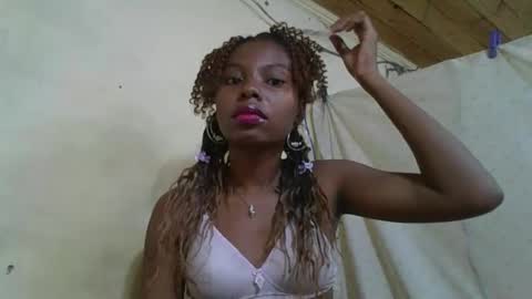 Snapshot of rosalinda933 chatting on 04/26/26, 10:07 Rosalinda online show from 04/26/26, 10:07