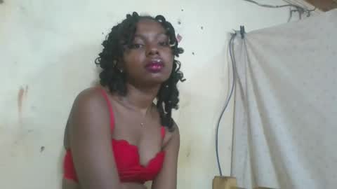 Snapshot of rosalinda933 chatting on 04/29/26, 04:38 Rosalinda online show from 04/29/26, 04:38
