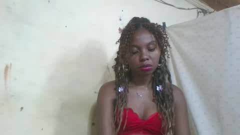 Snapshot of rosalinda933 chatting on 04/30/26, 09:37 Rosalinda online show from 04/30/26, 09:37