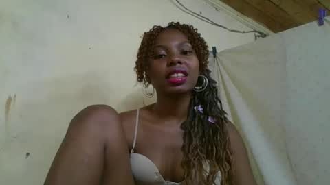 Snapshot of rosalinda933 chatting on 05/02/26, 10:53 Rosalinda online show from 05/02/26, 10:53