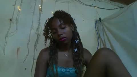 Snapshot of rosalinda933 chatting on 05/03/26, 11:33 Rosalinda online show from 05/03/26, 11:33