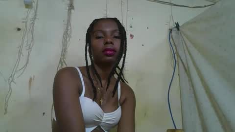 Snapshot of rosalinda933 chatting on 05/06/26, 06:52 Rosalinda online show from 05/06/26, 06:52