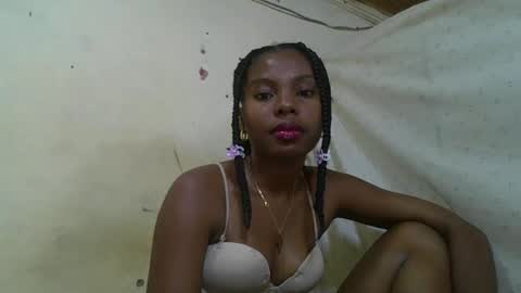 Snapshot of rosalinda933 chatting on 05/11/26, 02:45 Rosalinda online show from 05/11/26, 02:45