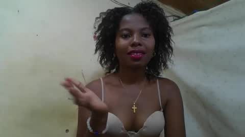 Snapshot of rosalinda933 chatting on 05/12/26, 04:42 Rosalinda online show from 05/12/26, 04:42