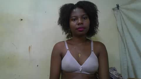 Snapshot of rosalinda933 chatting on 05/14/26, 03:02 Rosalinda online show from 05/14/26, 03:02