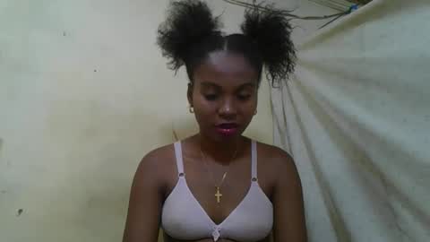 Snapshot of rosalinda933 chatting on 05/14/26, 03:08 Rosalinda online show from 05/14/26, 03:08