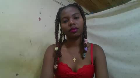 Snapshot of rosalinda933 chatting on 05/17/26, 01:03 Rosalinda online show from 05/17/26, 01:03