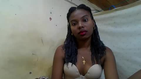 Snapshot of rosalinda933 chatting on 05/18/26, 05:24 Rosalinda online show from 05/18/26, 05:24
