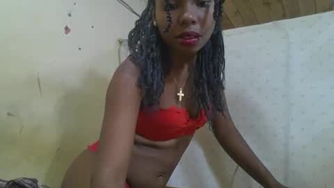 Snapshot of rosalinda933 chatting on 05/25/26, 01:00 Rosalinda online show from 05/25/26, 01:00