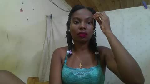 Snapshot of rosalinda933 chatting on 05/25/26, 01:06 Rosalinda online show from 05/25/26, 01:06