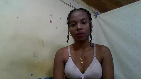 Snapshot of rosalinda933 chatting on 05/27/26, 05:15 Rosalinda online show from 05/27/26, 05:15