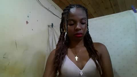 Snapshot of rosalinda933 chatting on 05/27/26, 05:21 Rosalinda online show from 05/27/26, 05:21