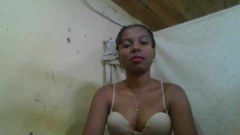 Snapshot of rosalinda933 chatting on 05/29/26, 08:34 Rosalinda online show from 05/29/26, 08:34