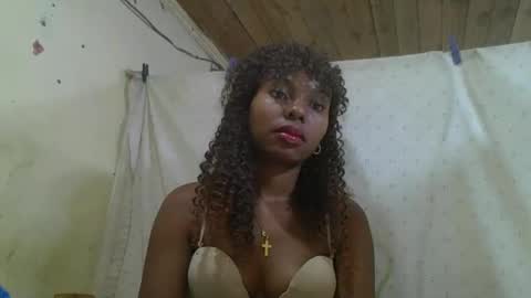 Snapshot of rosalinda933 chatting on 06/02/26, 08:05 Rosalinda online show from 06/02/26, 08:05