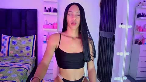 Snapshot of rosalindasexy chatting on 12/03/24, 02:05 Rosalinda online show from 12/03/24, 02:05