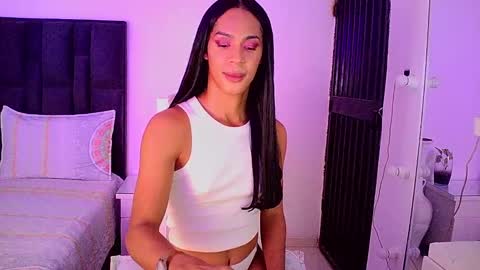Snapshot of rosalindasexy chatting on 12/19/24, 10:34 Rosalinda online show from 12/19/24, 10:34