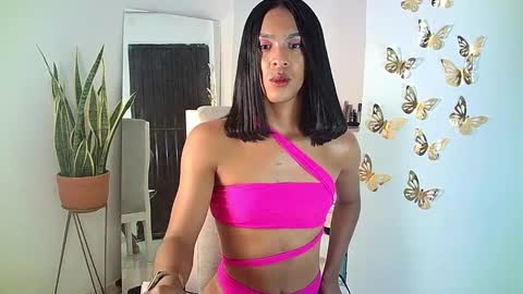 Snapshot of rosalindasexy chatting on 02/21/25, 07:12 Rosalinda online show from 02/21/25, 07:12
