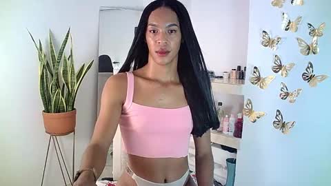 Snapshot of rosalindasexy chatting on 02/25/25, 01:52 Rosalinda online show from 02/25/25, 01:52