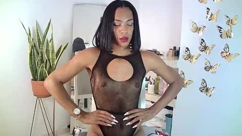 Snapshot of rosalindasexy chatting on 02/26/25, 04:47 Rosalinda online show from 02/26/25, 04:47