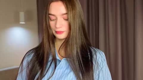 Hi im Monica its my 1st day here online show from 10/20/25, 05:41