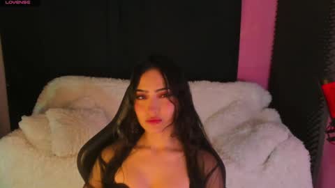 Snapshot of rosario215_ chatting on 05/27/26, 11:57 Rosario online show from 05/27/26, 11:57