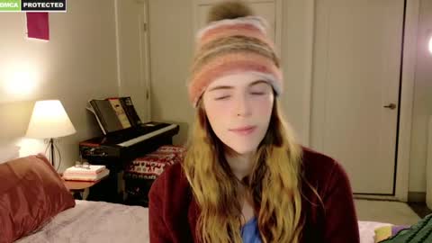 rose77782 online show from 02/19/25, 12:25