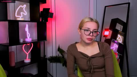 rose online show from 11/12/25, 06:03