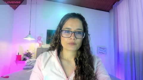 Snapshot of rose_thompson1 chatting on 04/19/26, 01:43 Rose online show from 04/19/26, 01:43