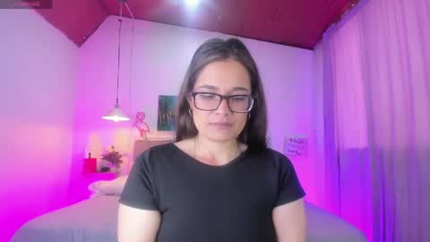 Snapshot of rose_thompson1 chatting on 04/25/26, 01:36 Rose online show from 04/25/26, 01:36