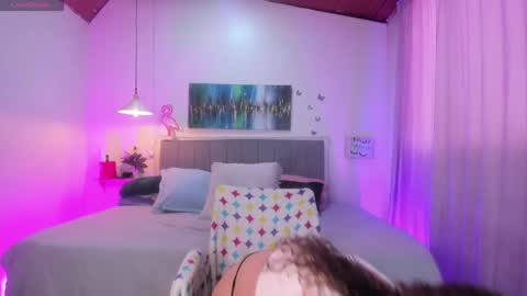 Snapshot of rose_thompson1 chatting on 04/28/26, 01:27 Rose online show from 04/28/26, 01:27