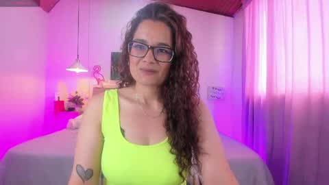 Snapshot of rose_thompson1 chatting on 05/01/26, 06:23 Rose online show from 05/01/26, 06:23